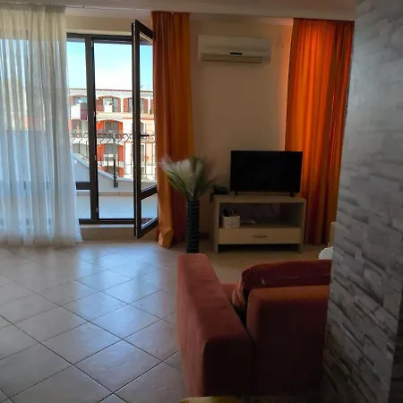 Modern Apartment, Pool Mountain Views Terace Sea Apartman