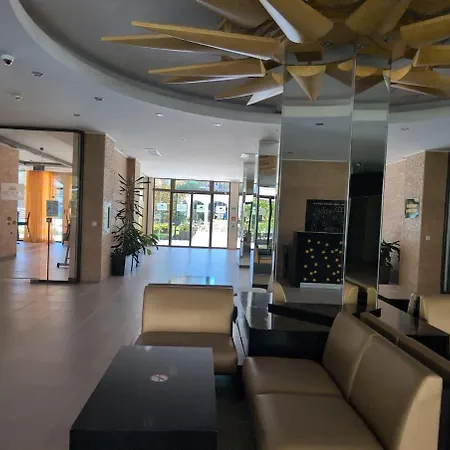 Modern Apartment, Pool Mountain Views Terace Sea Napospart